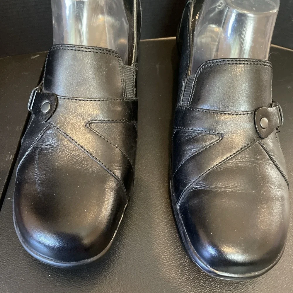 Clarks Womens 9.5 Loafers Black Leather Bendables Buckle Slip On Career Comfy